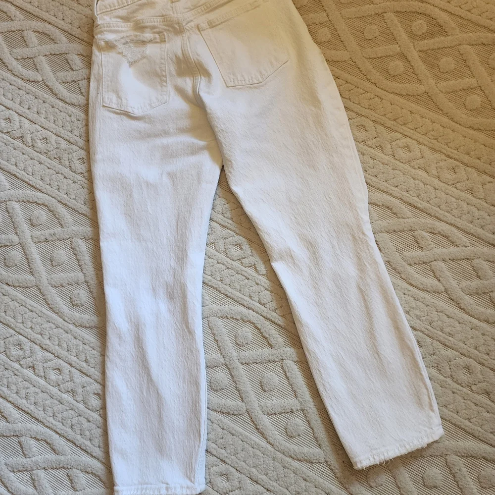 ABERCROMBIE AND FITCH  MOM  HIGH RISE JEAN